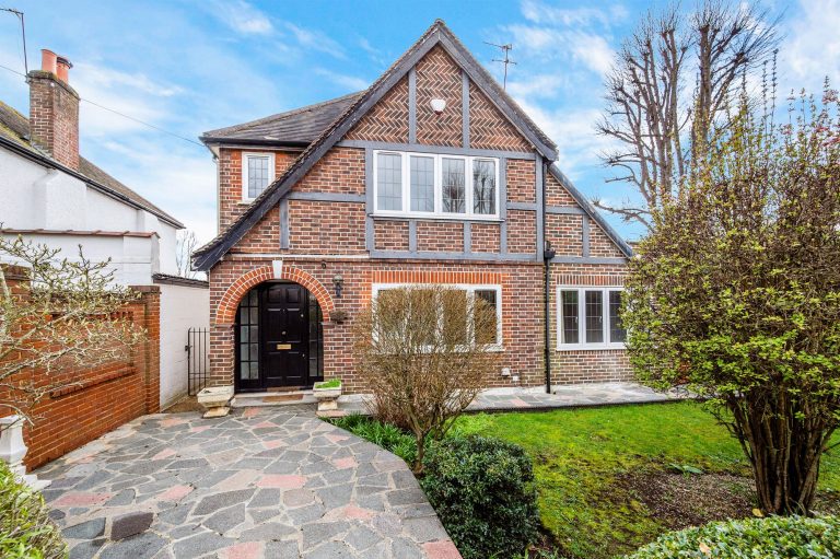 Ember Farm Way, East Molesey, KT8