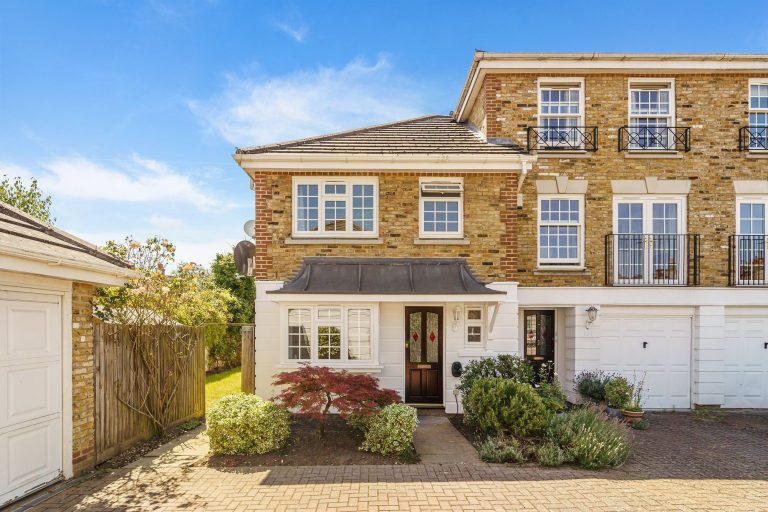 Kensington Gardens, Kingston Upon Thames, KT1