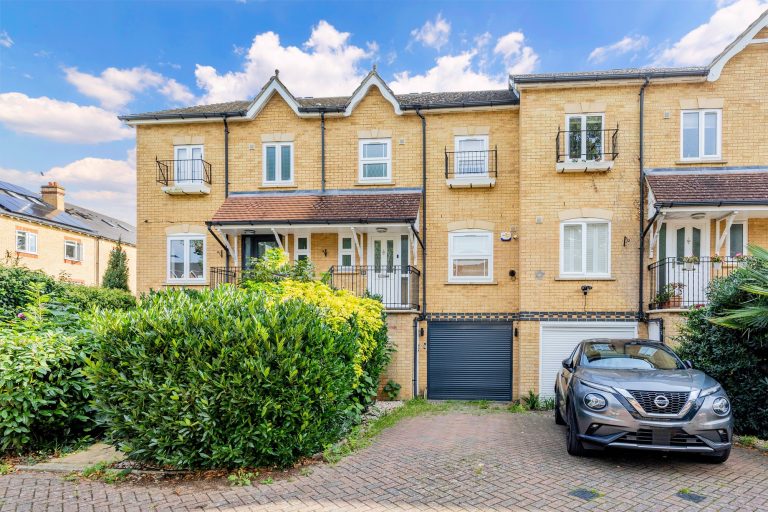 Lynwood Road, Thames Ditton, KT7